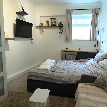 Studio Apartment In Saint Kew Zewnętrze zdjęcie